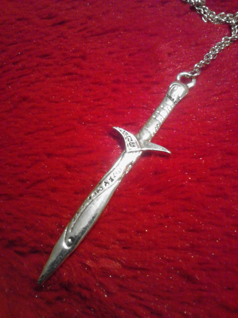 Sting Necklace